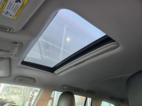 Used 2023 Nissan Armada SL w/ Captain's Chairs Package image 19