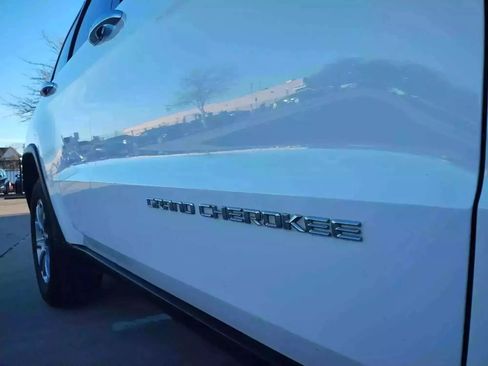 Used 2015 Jeep Grand Cherokee Limited image 10