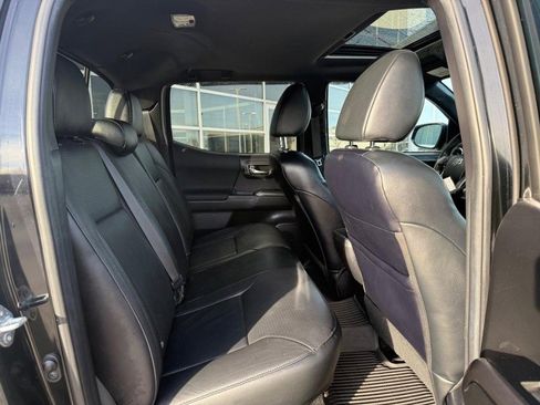 Used 2022 Toyota Tacoma TRD Sport w/ TRD Premium Sport Package image 12