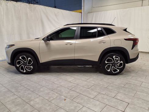 Used 2026 Chevrolet Trax RS w/ Sunroof Package image 6