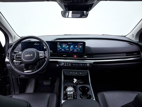 Used 2025 Kia Carnival SX image 28