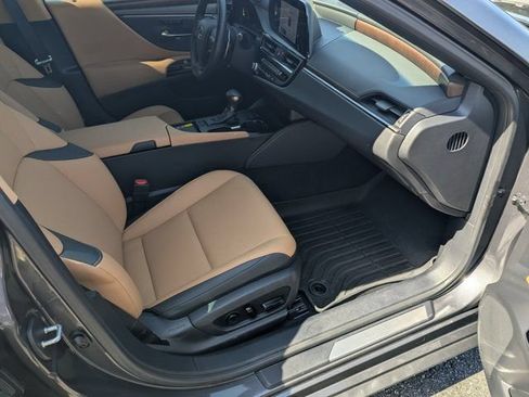 Used 2025 Lexus ES 350 w/ Premium Package FWD image 12
