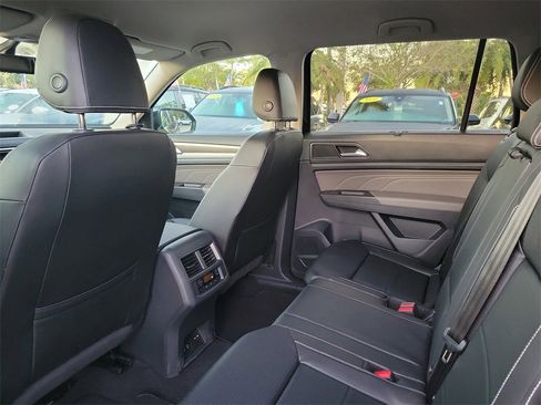 Certified 2023 Volkswagen Atlas SE w/ Black Wheel Package image 7