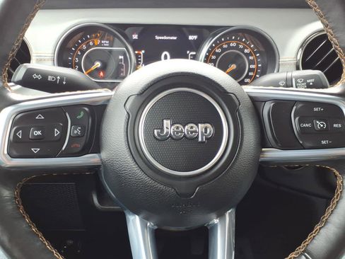 Used 2023 Jeep Gladiator Overland AWD/4WD image 18