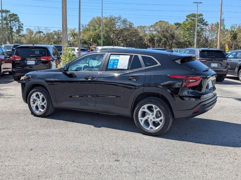 Used 2024 Chevrolet Trax LS w/ LS Convenience Package FWD image 4