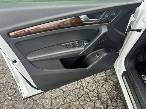 Used 2020 Audi Q5 2.0T Premium Plus w/ Premium Plus Package AWD/4WD image 12