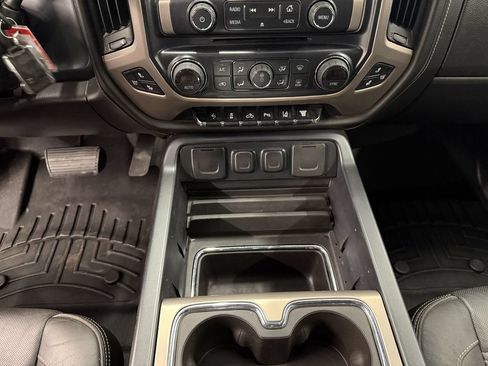 Used 2015 GMC Sierra 2500 Denali w/ Duramax Plus Package AWD/4WD image 18