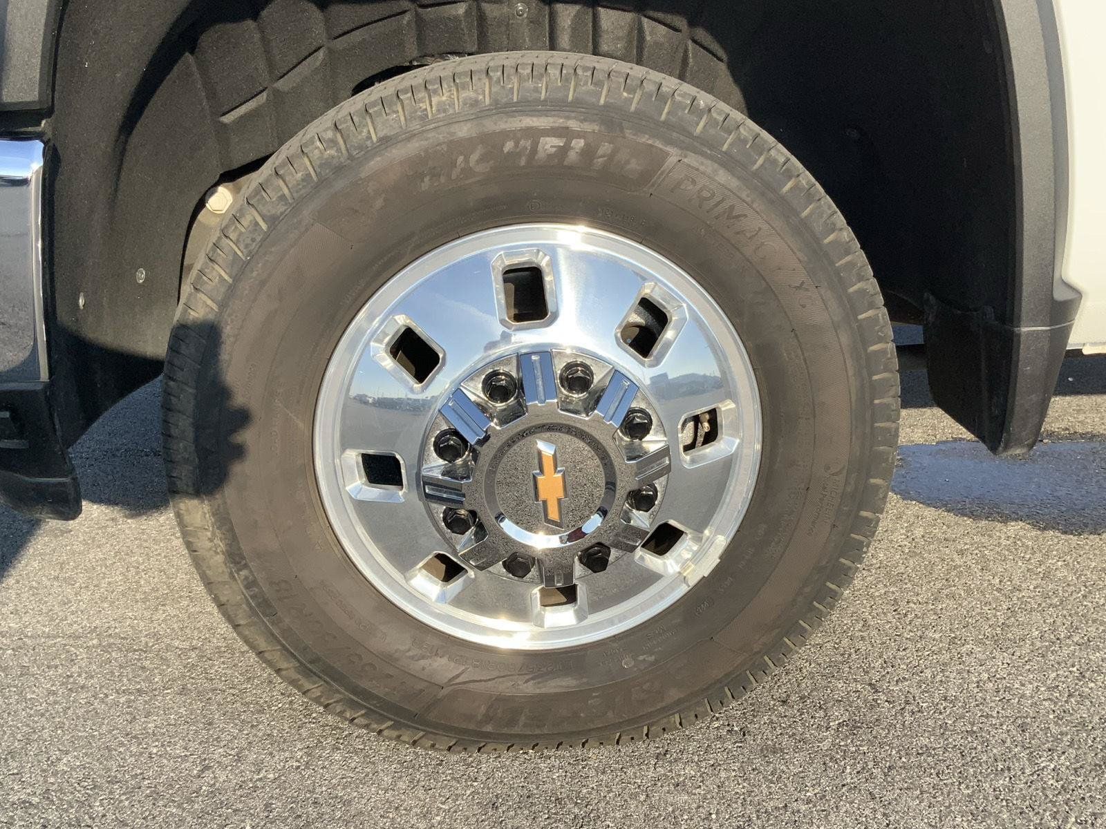 Used 2025 Chevrolet Silverado 3500 LTZ w/ LTZ Plus Package AWD/4WD image 16