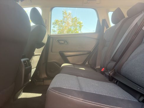 Used 2022 Nissan Rogue S FWD image 19