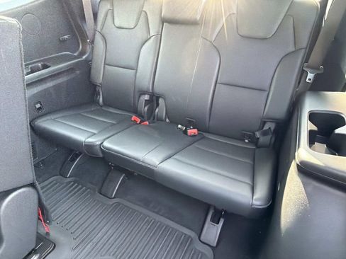 Used 2025 Kia Telluride LX FWD image 14