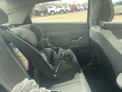 Used 2023 Hyundai Elantra Limited image 6