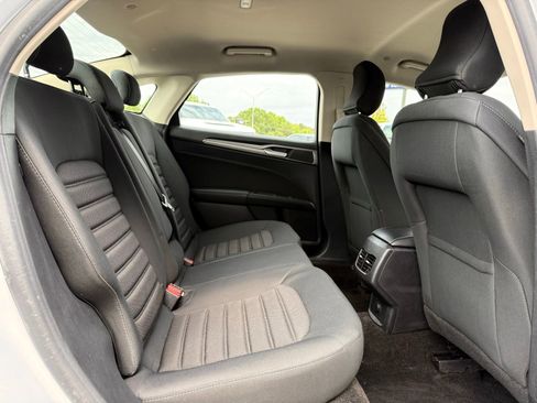 Used 2019 Ford Fusion SE FWD image 16