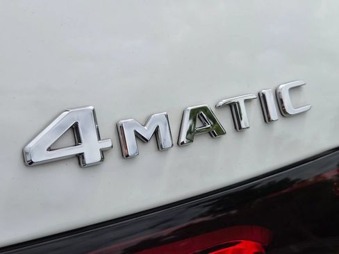 Used 2025 Mercedes-Benz GLC 300 4MATIC image 8
