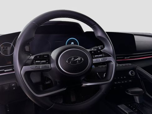 Used 2023 Hyundai Elantra Limited FWD image 13