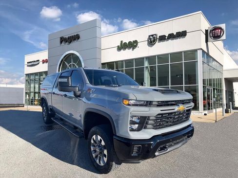 Used 2025 Chevrolet Silverado 2500 Custom w/ Custom Value Package image 1