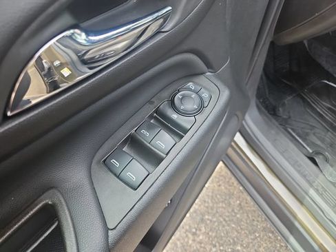 Used 2023 Chevrolet Equinox LT FWD image 12