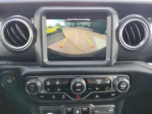 Used 2023 Jeep Wrangler Unlimited Sahara AWD/4WD image 4