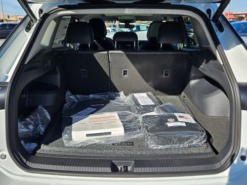 New 2026 Volkswagen Tiguan SE image 12