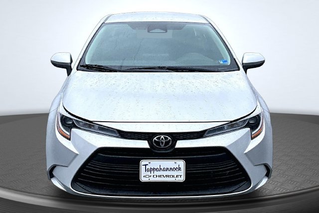 Used 2025 Toyota Corolla LE FWD image 2