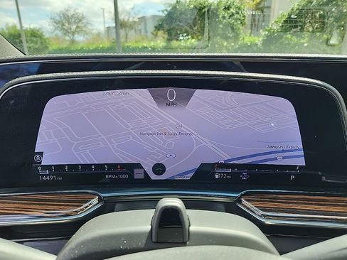 Used 2024 Cadillac Escalade ESV Premium Luxury image 32