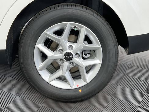 New 2025 Kia Soul LX image 32