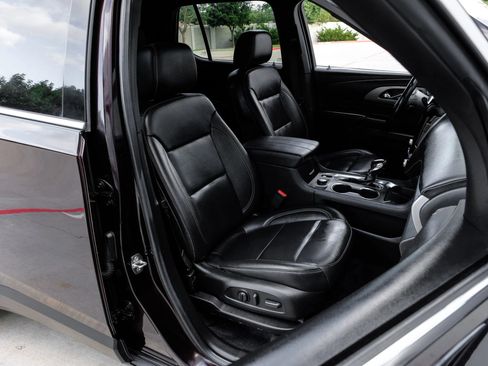 Used 2022 Chevrolet Traverse LT FWD image 39
