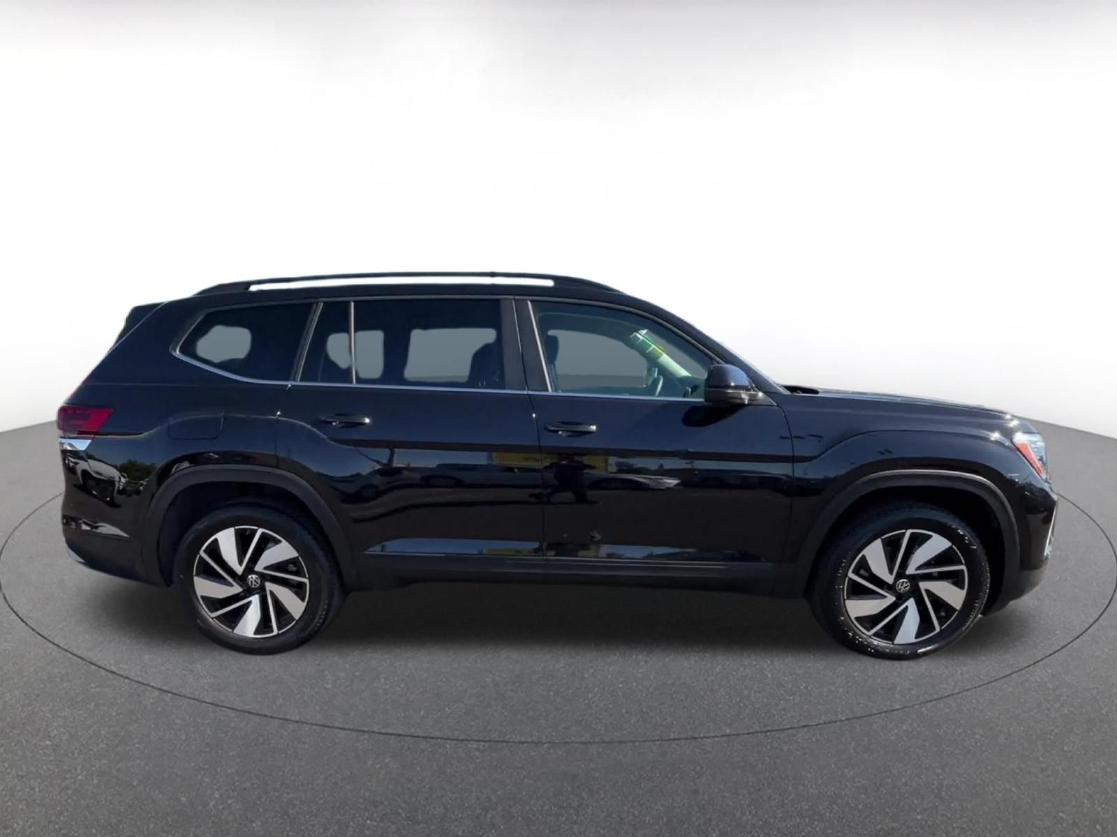 Used 2026 Volkswagen Atlas SE FWD image 15