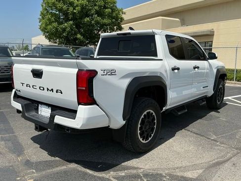 Used 2024 Toyota Tacoma TRD Off-Road w/ TRD Off Road Upgrade Package AWD/4WD image 3