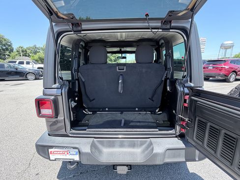 Used 2020 Jeep Wrangler Sport AWD/4WD image 9