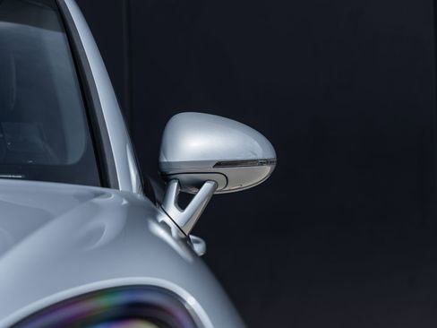 Certified 2025 Porsche Macan image 19