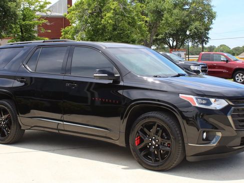 Used 2021 Chevrolet Traverse Premier w/ Redline Edition FWD image 7