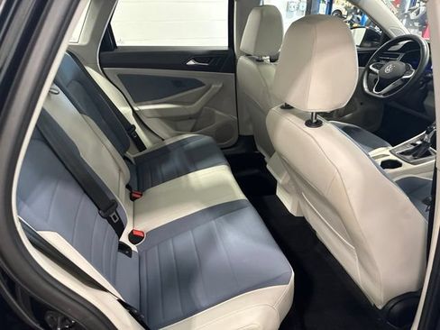 Used 2025 Volkswagen Jetta SE w/ Sunroof Package FWD image 26