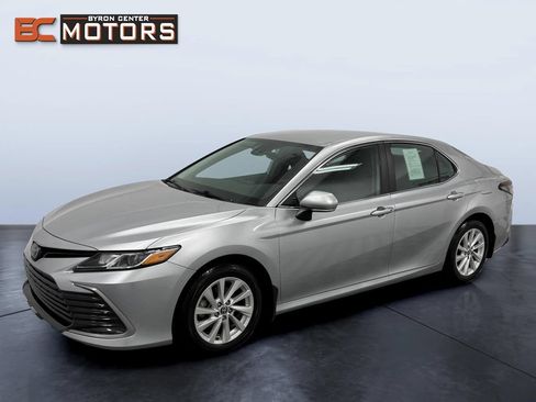 Used 2022 Toyota Camry LE FWD image 1