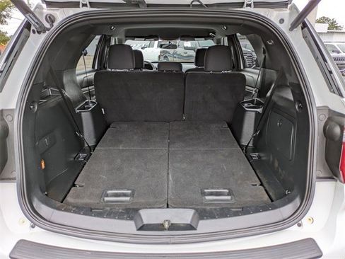 Used 2019 Ford Explorer XLT w/ Equipment Group 201A image 13