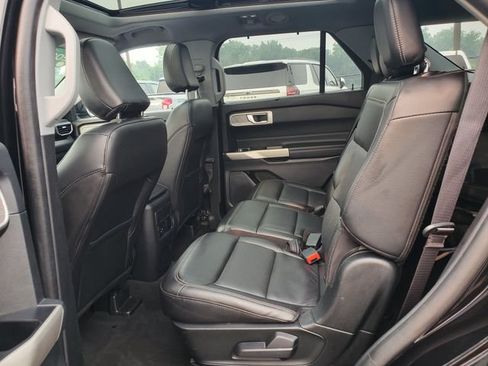 Used 2022 Ford Explorer Limited w/ Equipment Group 301A AWD/4WD image 14