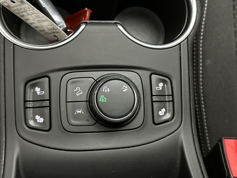 Used 2024 GMC Terrain SLE w/ Elevation Edition AWD/4WD image 32