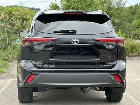 New 2024 Toyota Highlander XLE image 4