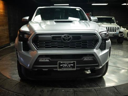 Used 2025 Toyota Tacoma TRD Sport image 3