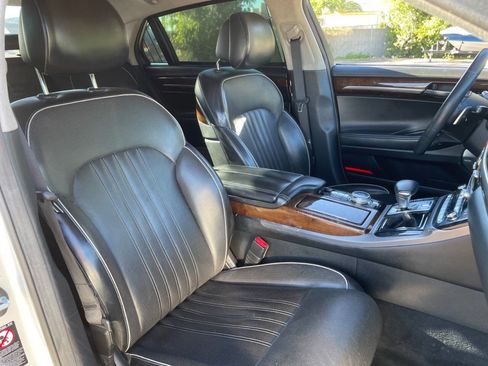 Used 2017 Genesis G90 3.3T Premium image 10
