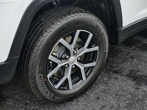 New 2025 Jeep Grand Cherokee L Limited image 9