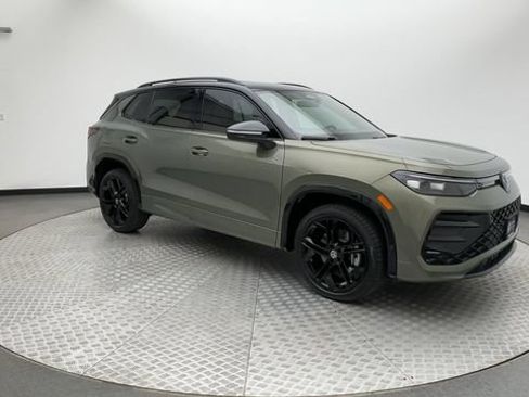 Certified 2026 Volkswagen Tiguan SE R-Line AWD/4WD image 2