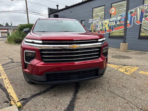 New 2026 Chevrolet Traverse LT w/ Sun and Wheel Package AWD/4WD image 2