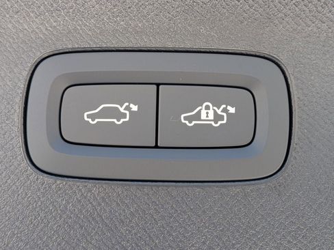 New 2026 Volvo XC90 B6 Ultra w/ Protection Package image 24