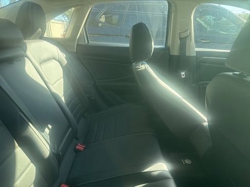 Used 2023 Volkswagen Jetta SE w/ Panoramic Sunroof Package image 12