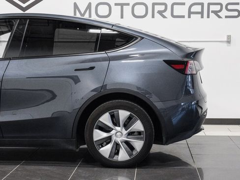 Used 2022 Tesla Model Y Long Range image 19
