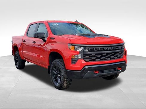 Certified 2025 Chevrolet Silverado 1500 Custom Trail Boss w/ LPO, Dark Essentials Package AWD/4WD image 7