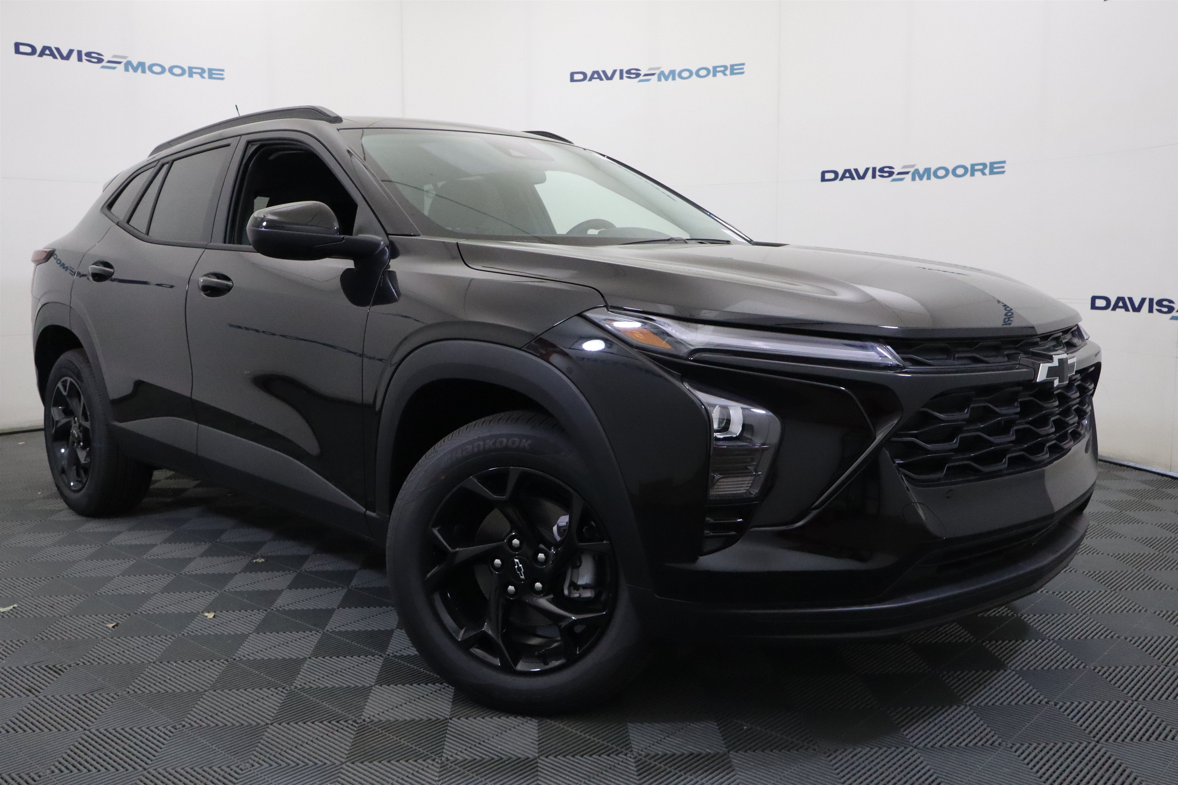 New 2026 Chevrolet Trax LT w/ Driver Confidence Package FWD image 2