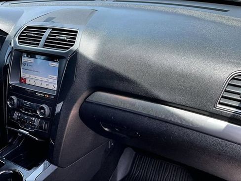 Used 2019 Ford Explorer XLT w/ Equipment Group 202A AWD/4WD image 16