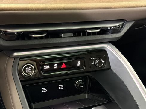 Certified 2025 Audi Q5 Premium w/ Convenience Package AWD/4WD image 20