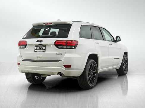 Used 2018 Jeep Grand Cherokee Altitude AWD/4WD image 5